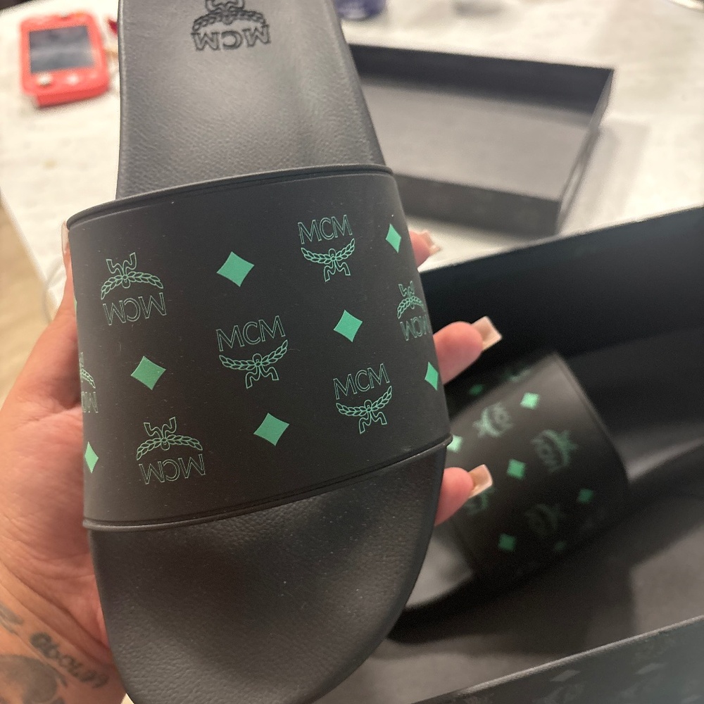 Men’s MCM slides